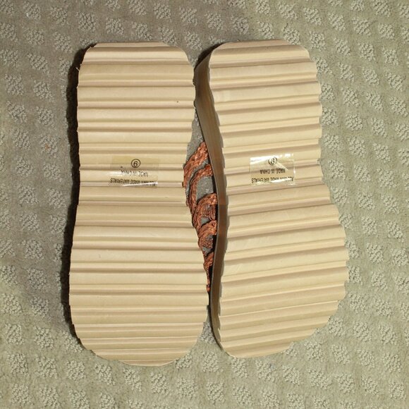 NWOT Soda Women's 9 Tan Woven Platform Wedge Wooden Sandals - Picture 6 of 6